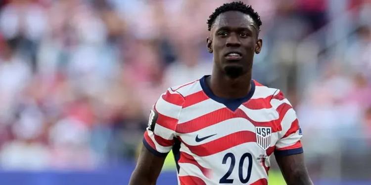 Il calcio non è più autonomo, l'“ufficialità” arriva dal caso Balogun. Trump: «È vero, ho chiamato...». Uefa all'attacco