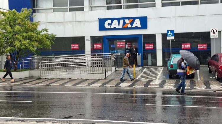 Funcionários da Caixa mantém greve que paralisa atendimento em agências do Alto Tietê