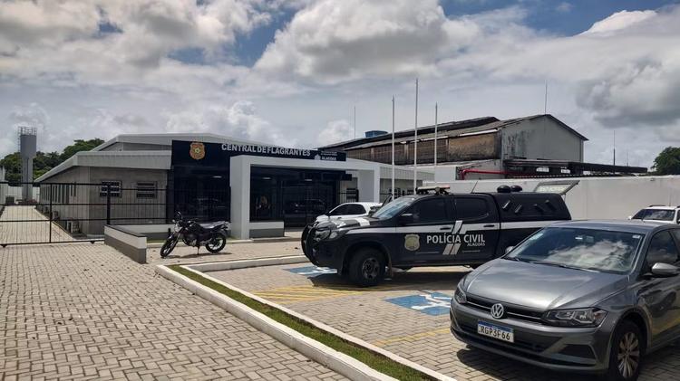 Homem é preso suspeito de enforcar e dar socos na barriga de companheira grávida em Rio Largo
