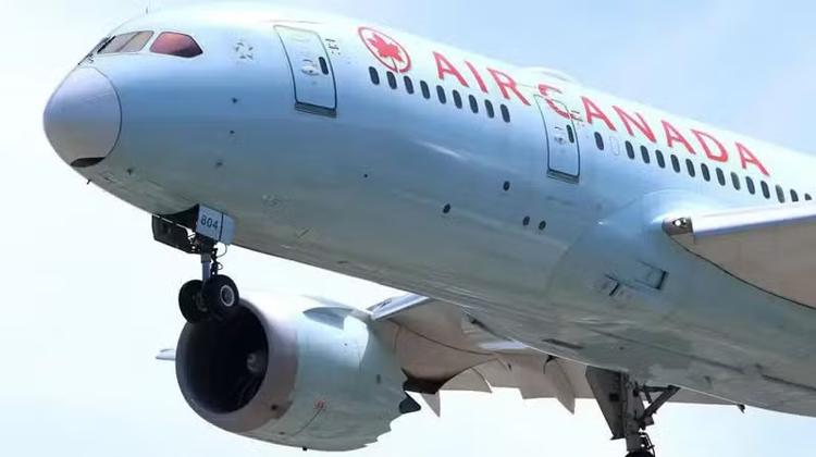 O piloto de avião que voou 17 anos sem licença