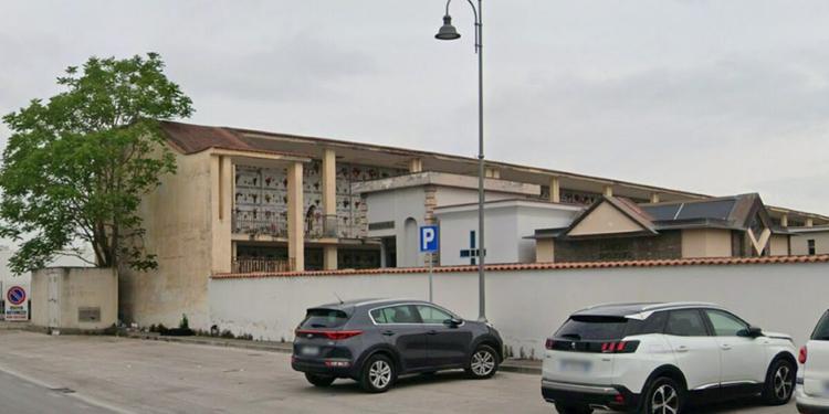 Precipita da 3 metri mentre tumula una salma a Poggiomarino: operaio in coma
