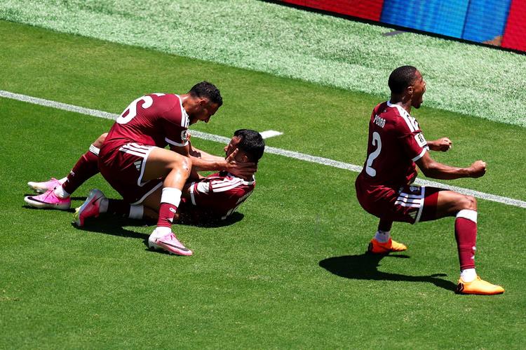 Boualem Khoukhi anota un cabezazo épico en el minuto 94 y rescata el empate 1-1 para Qatar ante Suiza en el debut del Mundial 2026