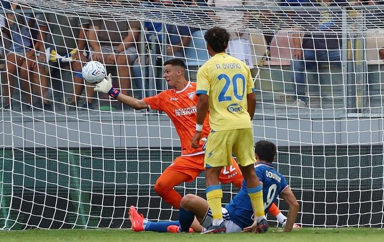 Palmisani è mostruoso, il Frosinone fa il... Como: primo dispiacere per Fabregas. Il Parma batte il Genoa