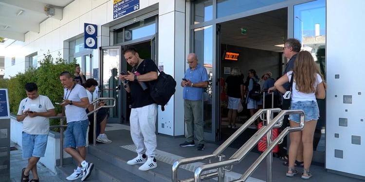 Danneggiamenti alle ferrovie in Calabria, l’inutile attesa di un treno che non c’è e la rabbia dei viaggiatori in trappola