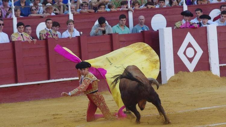Los aceros dejaron a oscuras el triunfo de Neyzan Espín en La Malagueta