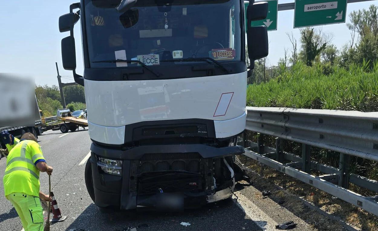 Paura sulla A2 tra Battipaglia e San Mango: due incidenti in poche ore, tre feriti tra cui una bambina