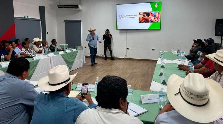 Definen apoyos al campo en la asamblea de Comunders