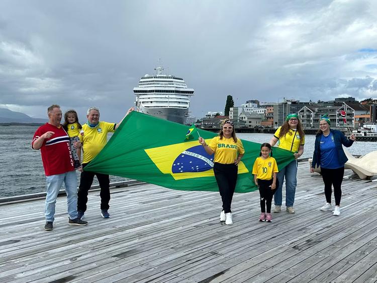 Família paraibana vai assistir ao jogo do Brasil na Noruega com parentes noruegueses