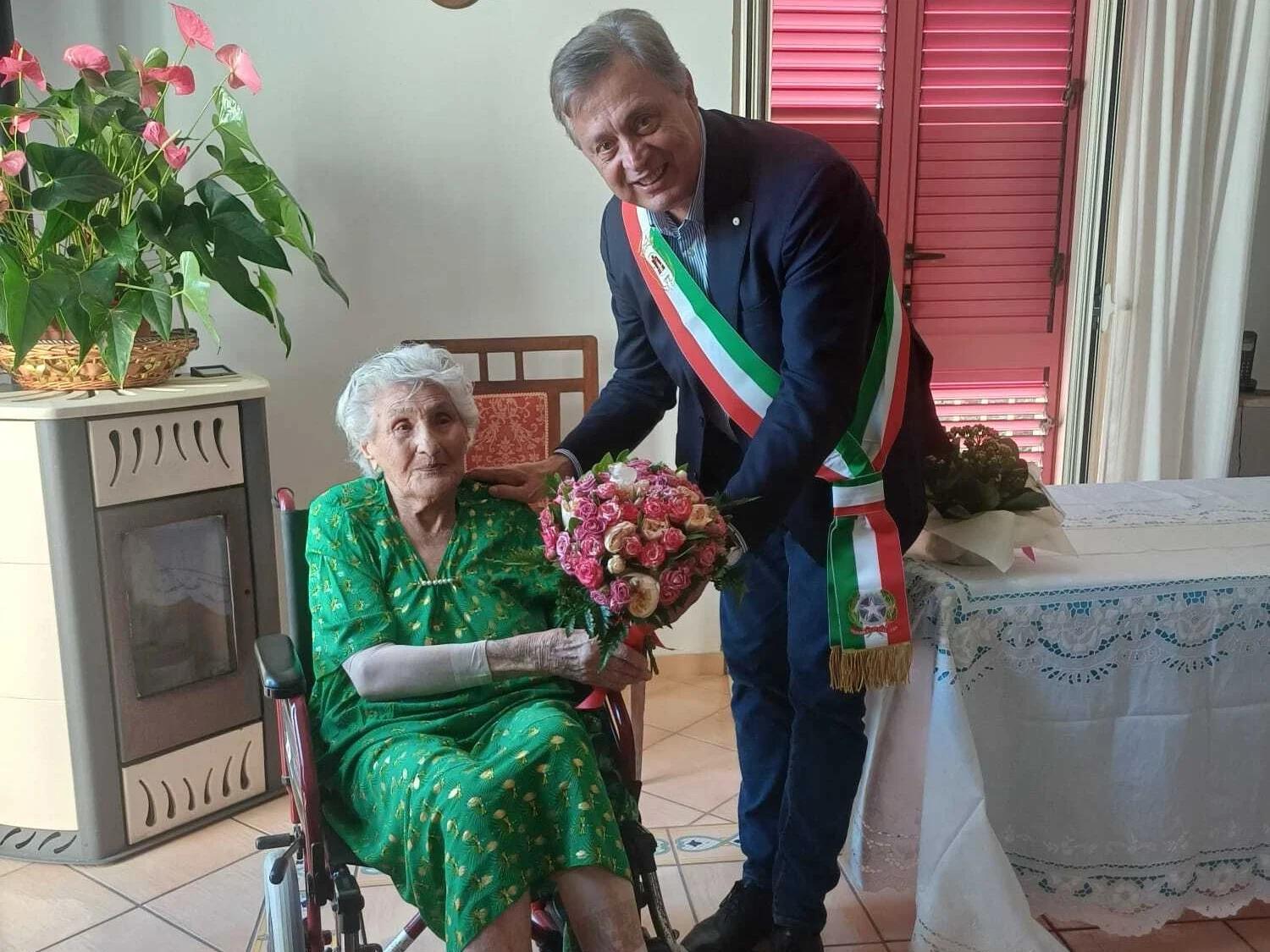 Castellabate in festa per Carolina Di Luccia: la cittadina di San Marco compie 101 anni