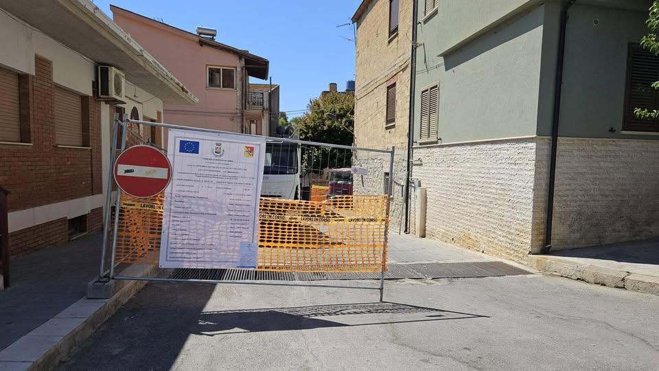 🚧 AVVIATI I LAVORI PER LA RIQUALIFICAZIONE DI VIA SALVATORE AVELLONE 🚧 Si informa la cittadinanza che sono ufficialmen...