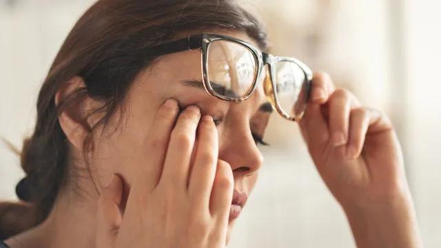 Tremores no olho: Médico explica 7 possíveis causas destes espasmos