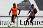 Tchouaméni se entrena con aparente normalidad y Mbappé, con el grupo