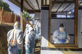 Ebola, epidemia in Congo cresce a velocità eccezionale. Oms: "3.605 casi con 1.587 morti"