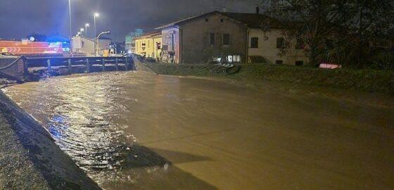 Maltempo: sindaco Montemurlo evacua abitanti, torrente a rischio