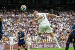Pepe vuelve a abrazarse con un Bernabéu rendido a sus leyendas