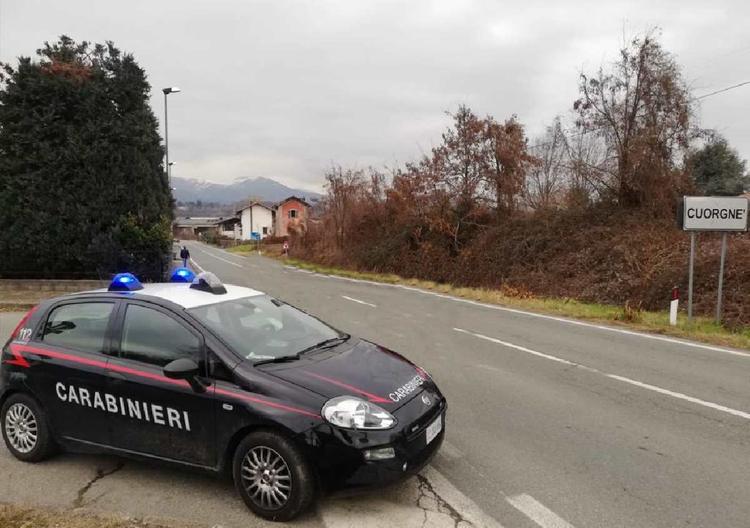 Cuorgnè carabinieri cade da balcone