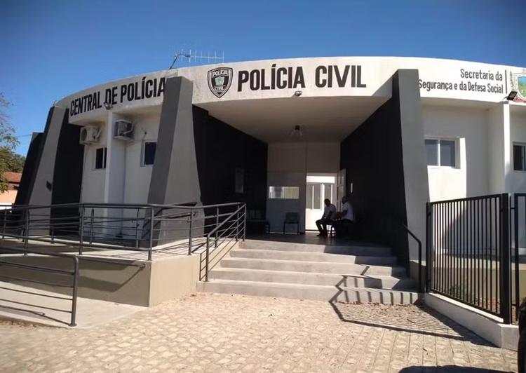 Homem é preso suspeito de ameaçar mulher e atear fogo em casa, em Cajazeiras