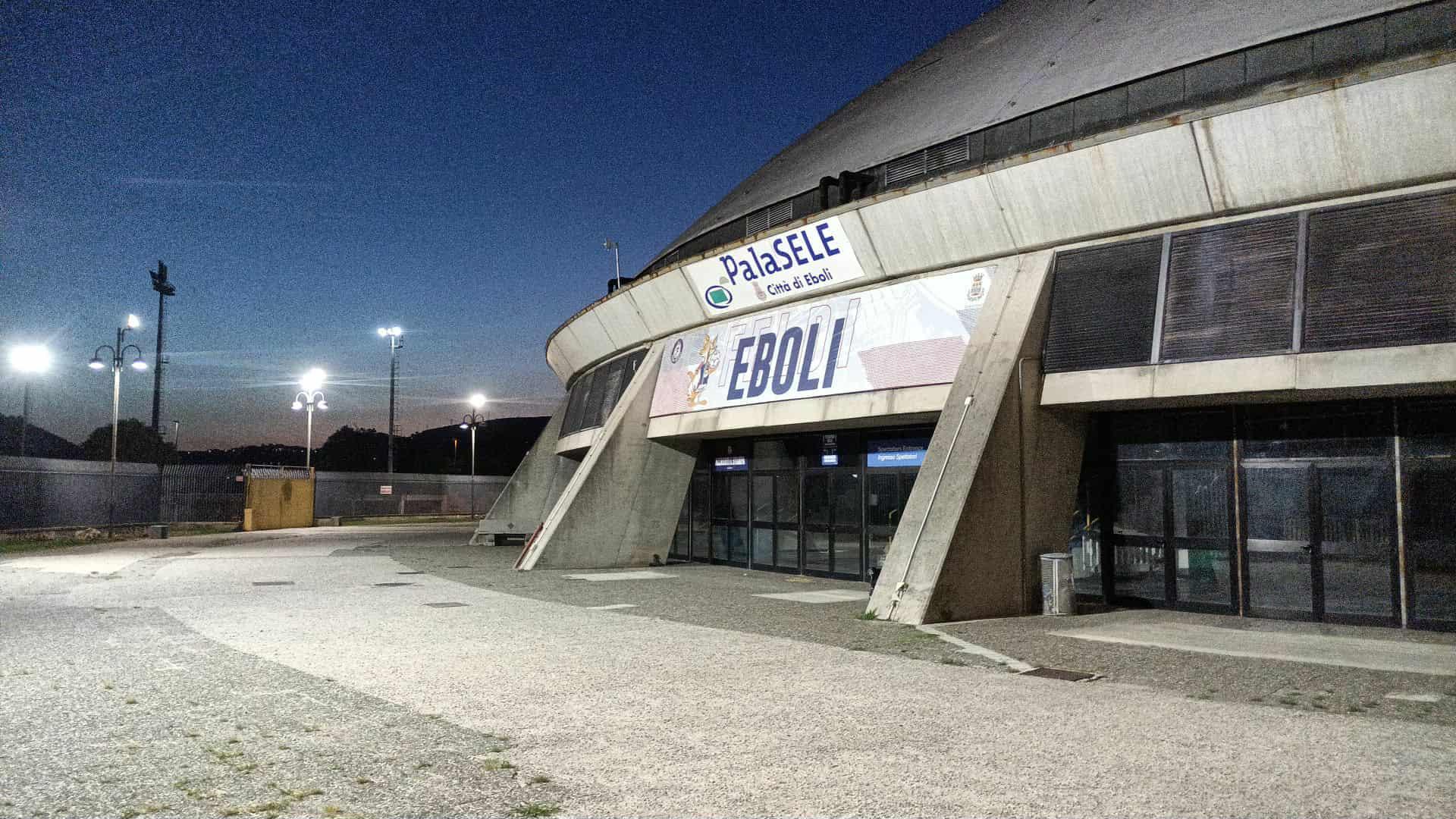 Maxi furto di rame al Palasele di Eboli: impianto fuori uso, a rischio i play-off