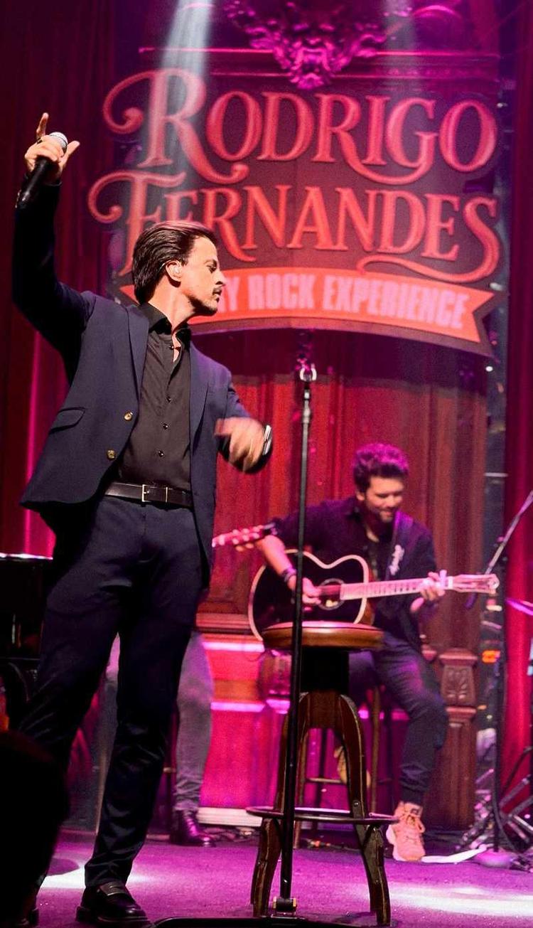  Com grandes clássicos do rock, Rodrigo Fernandes emociona público em gravação do DVD 