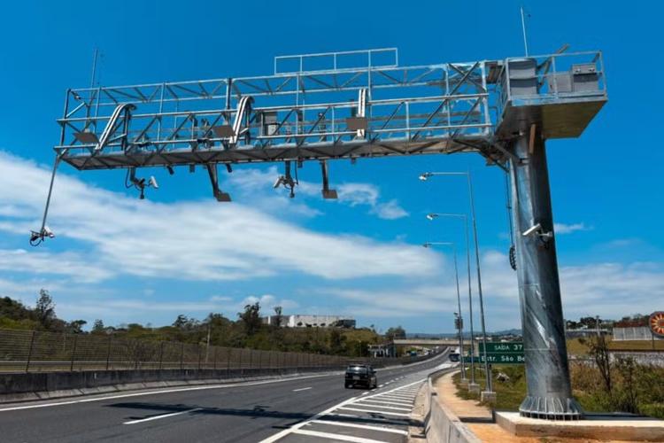 Pedágio eletrônico da CNL: motoristas podem consultar passagens pelo app CNH do Brasil