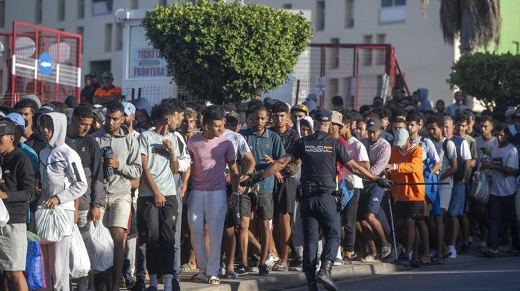 España pide a Bruselas financiación de emergencia para afrontar la crisis migratoria en Ceuta