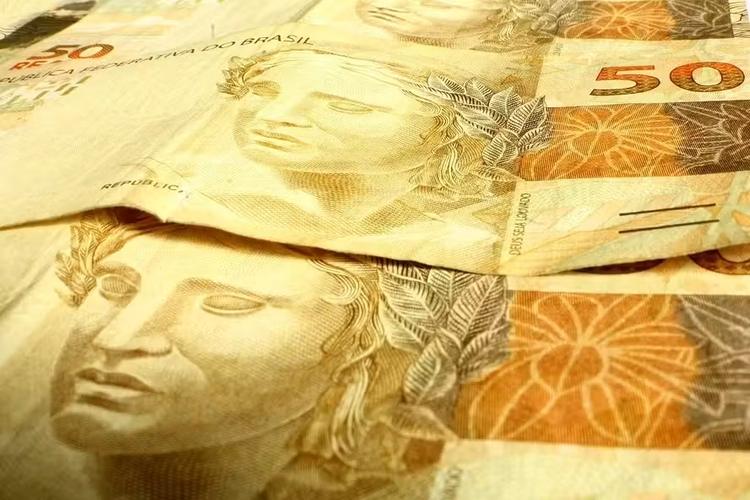 Governo prevê superávit primário de R$ 18,6 bilhões em 2027