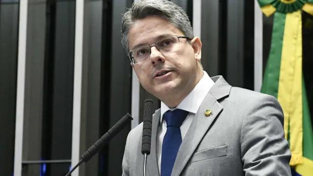 Mendes pede à PGR investigação contra senador Alessandro Vieira