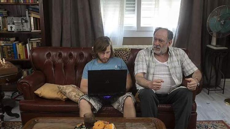 El malagueño Vladimir Ráez debuta como director de ficción con un drama intergeneracional con las estafas por internet de fondo