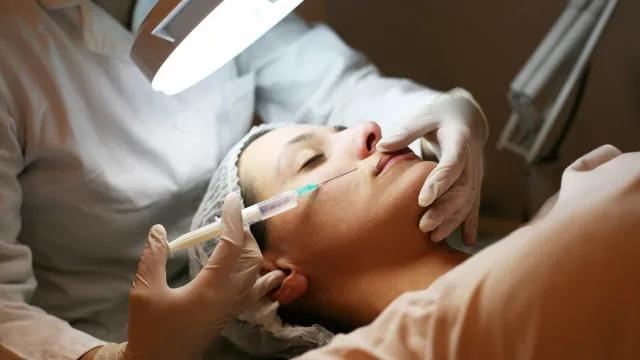 Harmonização facial não é igual para todas as idades; entenda por quê