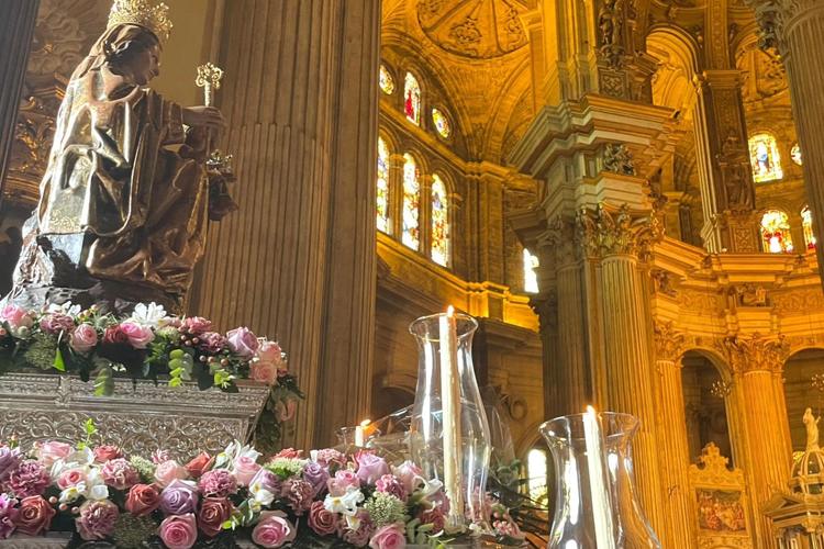 Romería, bajada de la Patrona y novena, en Victoria, Gloria a Ti