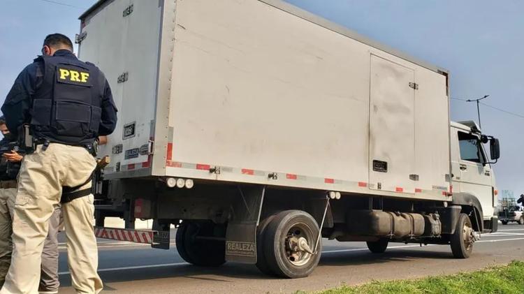 Pesquisa feita na beira de estradas do RS revela que 83% dos caminhoneiros têm sobrepeso e quase 10% dirigem após beber