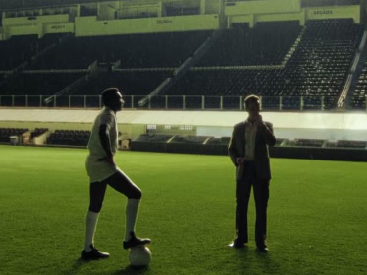 Rodrigo Santoro publica imagens dos bastidores de série com Pelé sobre o tri da Seleção Brasileira; VEJA