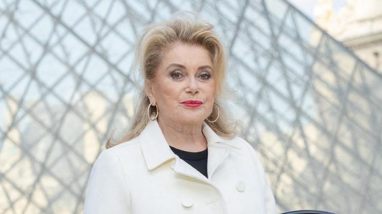 Catherine Deneuve fait de rares confidences sur la mort de sa sœur : "J’étais très heureuse de partager ces mois avec elle"