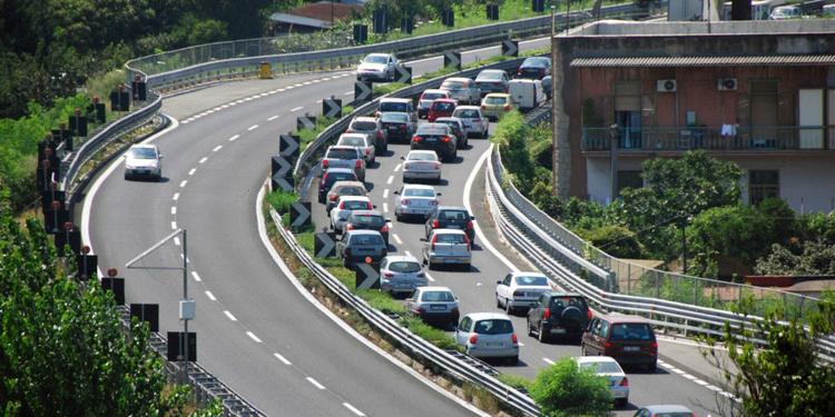 Esodo estivo, i consigli della Polizia stradale per viaggiare sicuri