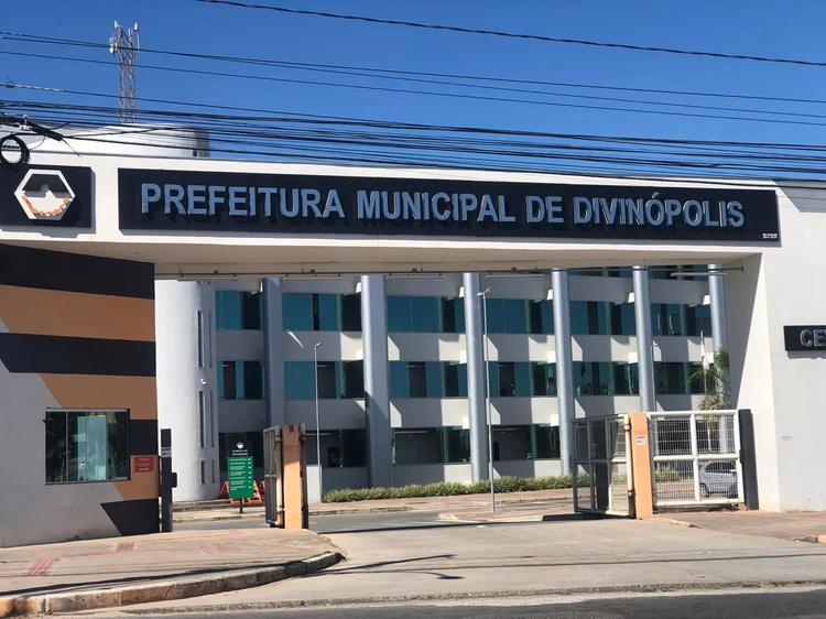 Ambulâncias, tanques de piche, itens de consultório odontológico: veja itens do leilão da Prefeitura de Divinópolis