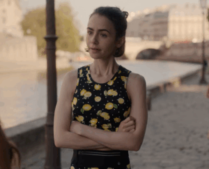 Emily in Paris : On a regardé la série et la mode est (toujours) au rendez-vous