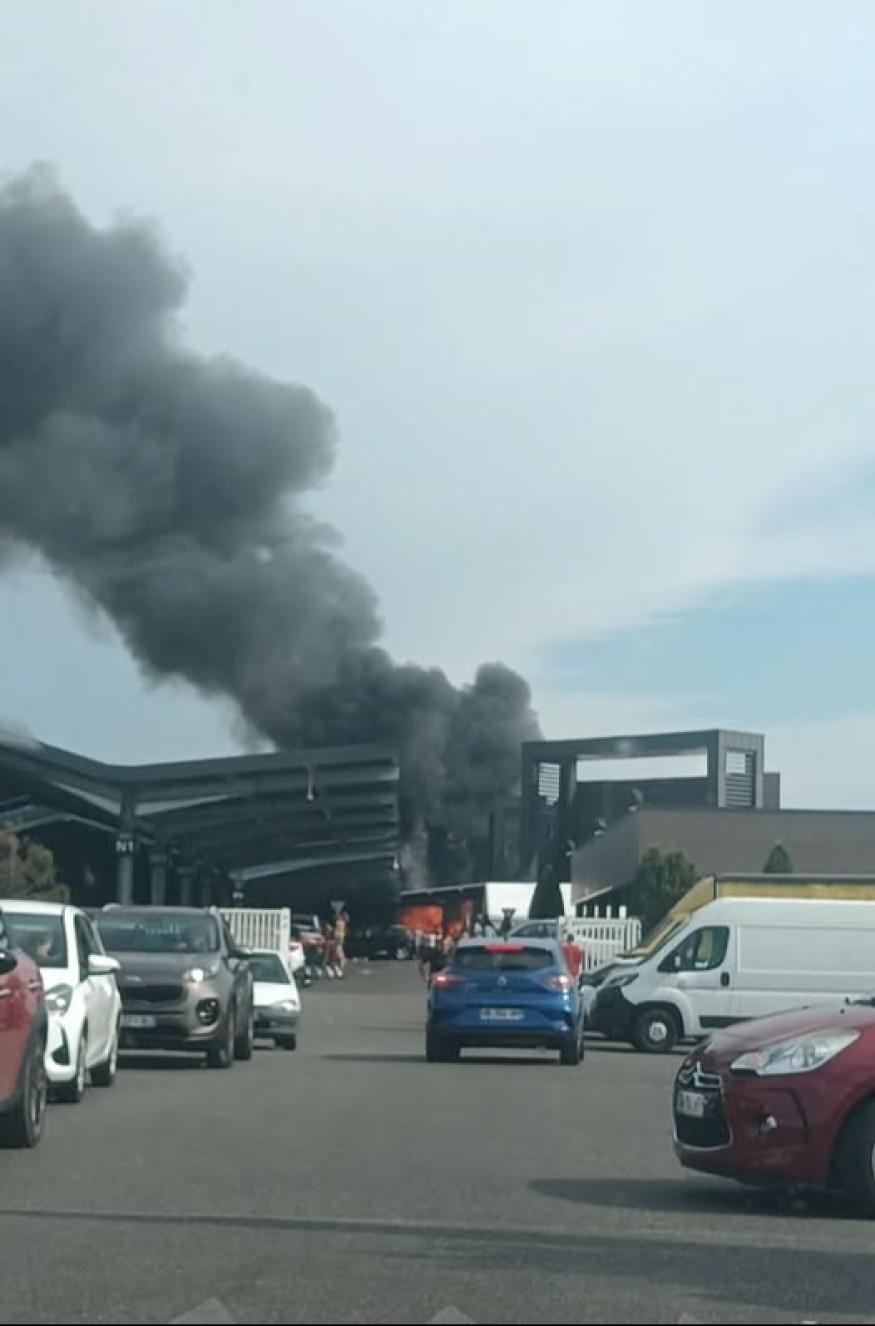 Bourgoin-Jallieu : un incendie sur la terrasse d'un restaurant