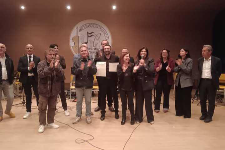 Eboli: standing ovation per i musicisti dell’IC Matteo Ripa, primo premio assoluto al concorso International Music
