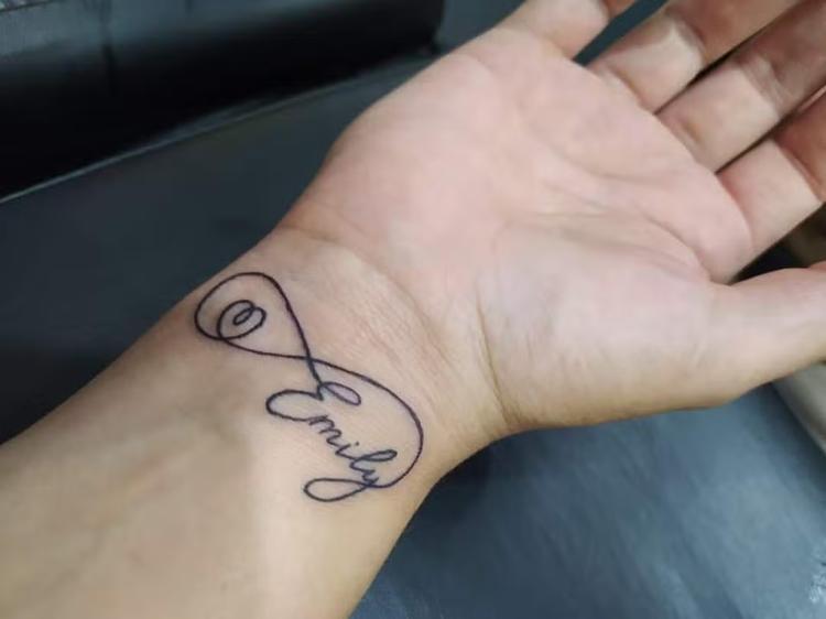 Vítima do PR que denunciou mulher presa por se passar por criança em SC tatuou nome falso usado pela suspeita: 'Chamava meus filhos de irmãos'