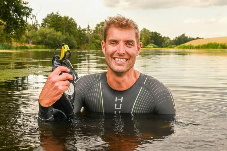 Olympisch kampioen Van der Weijden maakt 270 kilometer lange zwemtocht voor kankeronderzoek