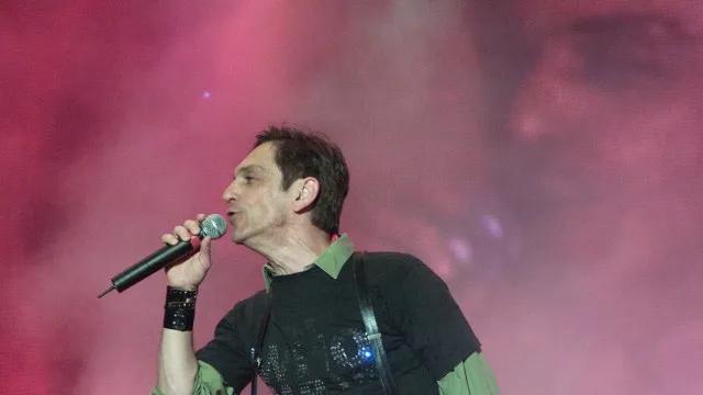 Paulo Miklos está internado com pneumonia e cancela show em MG