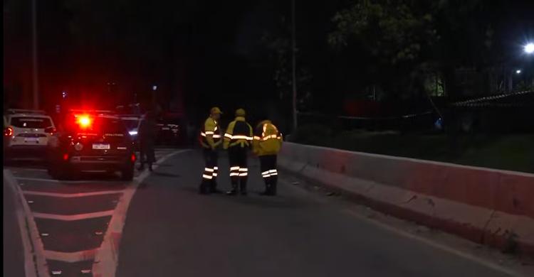 Homem é morto após abordagem policial na Marginal Tietê, em SP; corpo de mulher foi encontrado próximo ao local