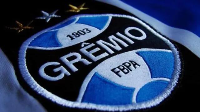 Grêmio suspende torcedor acusado de fazer gestos racistas no Gre-Nal