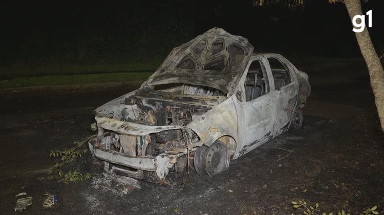 Homem morre e mulher fica ferida em ataque a tiros em Porto Alegre; suspeitos incendiaram carro