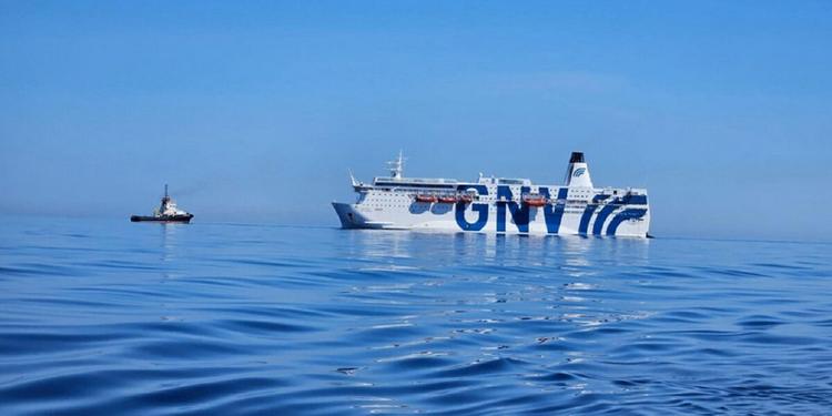 Incendio sulla Gnv Azzurra al largo della Corsica: la nave in salvo a Porto Torres, nessun ferito