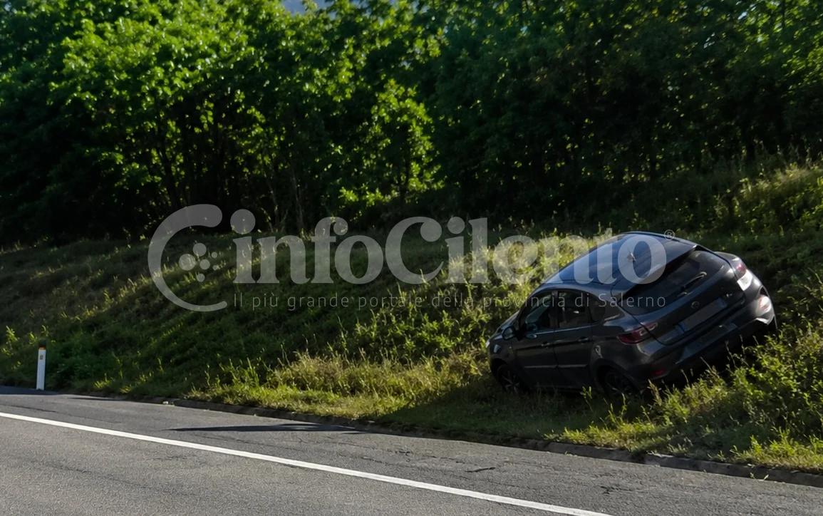 Incidente sulla A2 del Mediterraneo tra Atena Lucana e Polla: scontro tra due auto e traffico in tilt