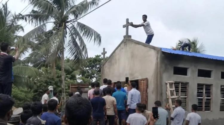 Multidão hindu vandaliza igreja e ameaça membros na Índia