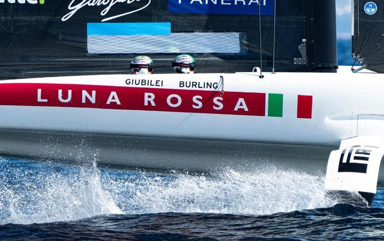America's Cup, Luna Rossa batte New Zealand e vince la regata preliminare di Napoli