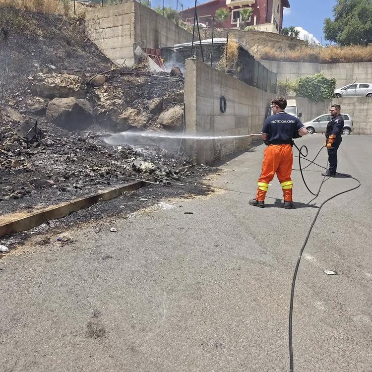 🚒🌿 Intervento della Protezione Civile di Licodia Eubea sul territorio di Vizzini 🌿🚒 Nella giornata del 19/06/2026, i...