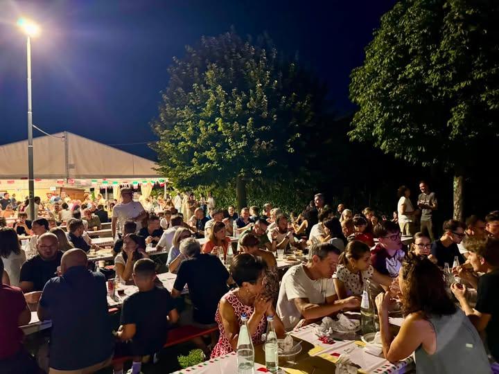 FESTA ALPINA D’ESTATE – SERATA GIOVANI Si parte con una bella novità: i “panini onti”! 🌭🔥 Prende così il via il tradiz...